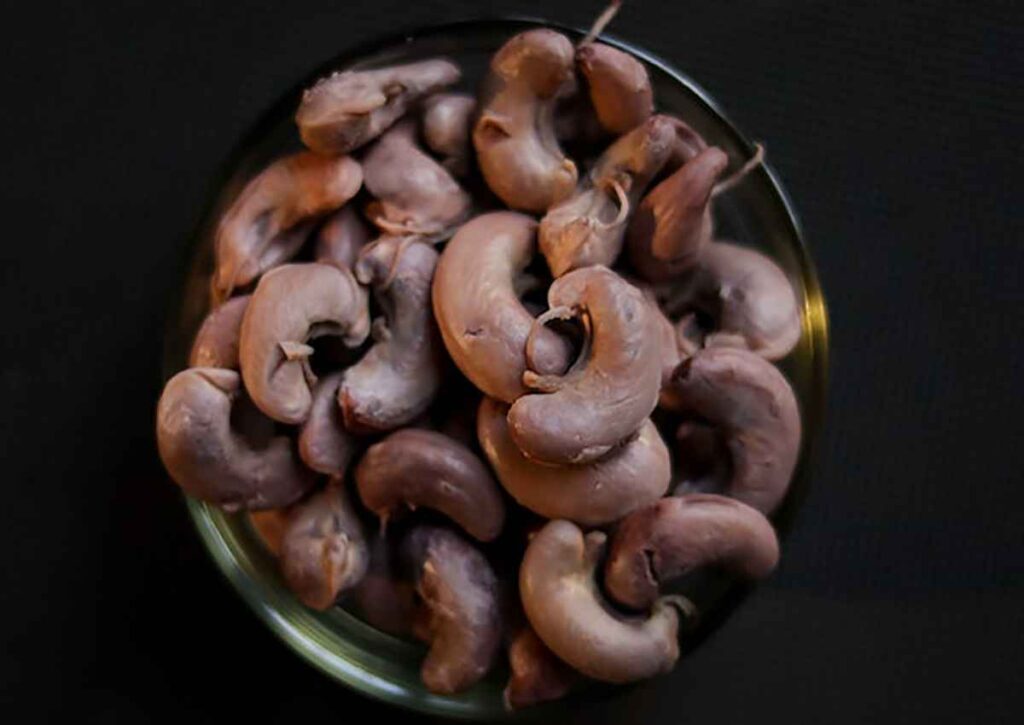 1. There are many vitamins and minerals in cashews.
