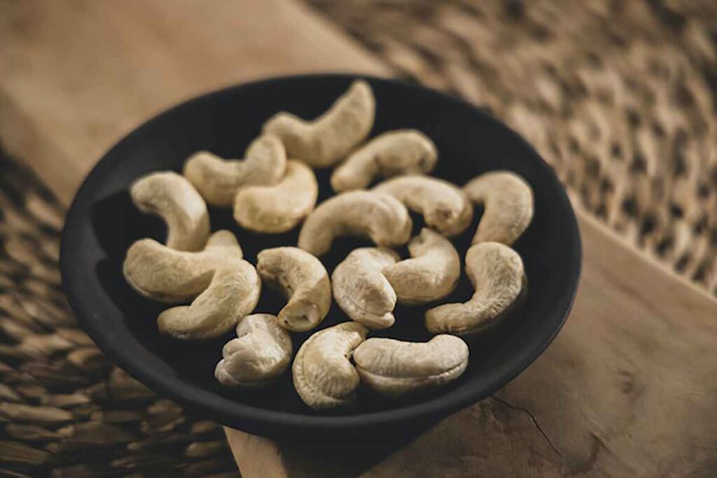 4. Vitamin B6 Advantages of Cashew Nuts

